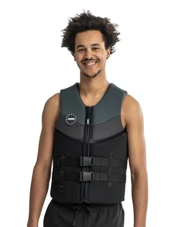 Saisonangebot Neopren SchwimmwesteDie Jobe Neoprenweste für Herren besteht aus dem weichsten und angenehmsten Neopren. Diese Weste ist mit einem YKK-Frontreißverschluss, starken YKK-Schnallen und verstellbaren Gurtbändern ausgestattet. Weich-PVC-Schaumstoff setzt einen